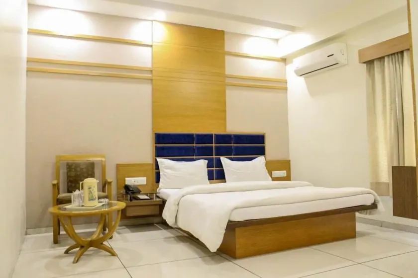 Hotel Apex Inn - Image 1