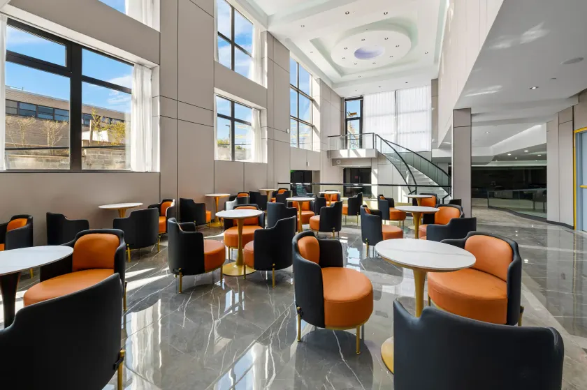 Ly New York Hotel - Image 1