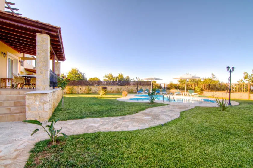 Chloe - Gerani Villas With Private Pool - Image 1