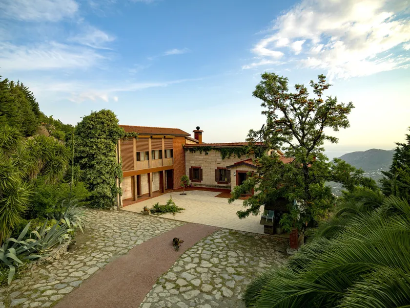 Villa Vino - Image 1