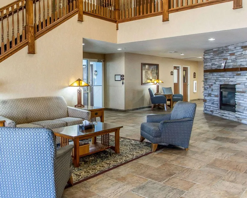 Quality Inn & Suites Fort Madison near Hwy 61 - Image 1