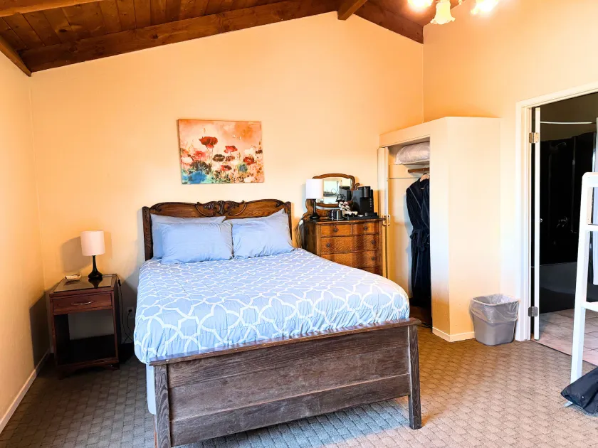 Fort Ross Lodge - Image 1