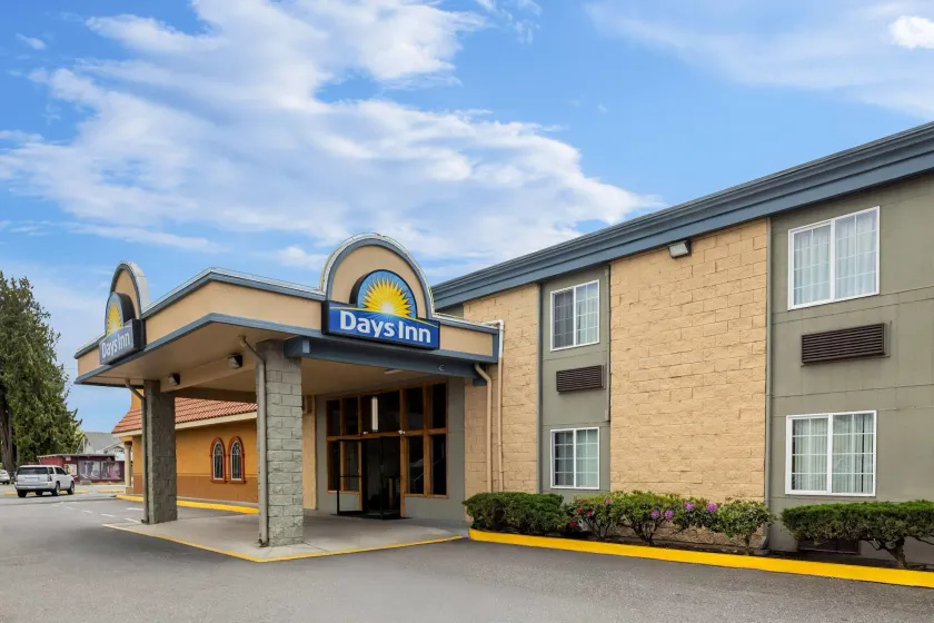 Days Inn by Wyndham Mt. Vernon - Image 1