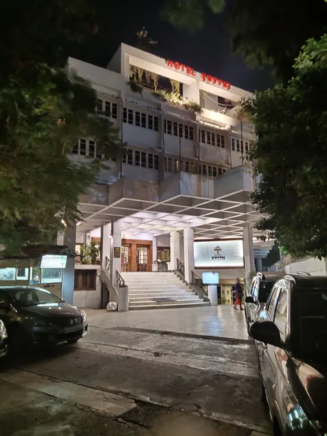 Hotel Yuvraj - Image 1