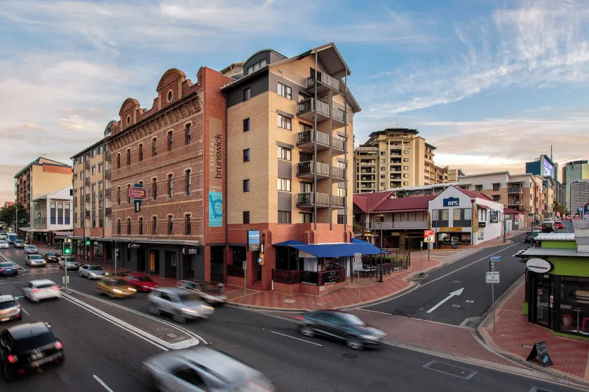 Central Brunswick Apartment Hotel - Image 1