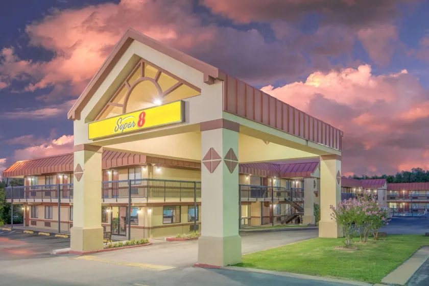Super 8 by Wyndham Tulsa - Route 66 - Image 1