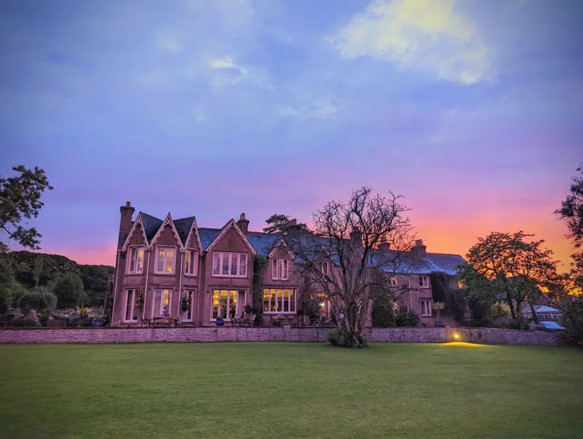 Parc-Le-Breos House - Image 1