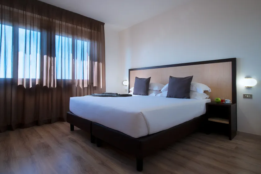 CDH Hotel Modena - Image 1
