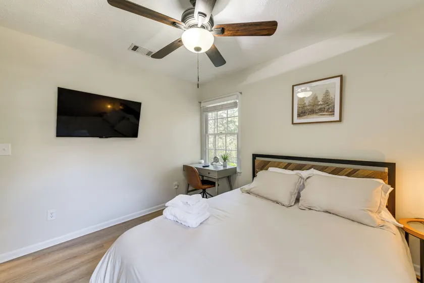 Inviting Columbus Home w/ Deck: 7 Mi to Downtown! - Interiör