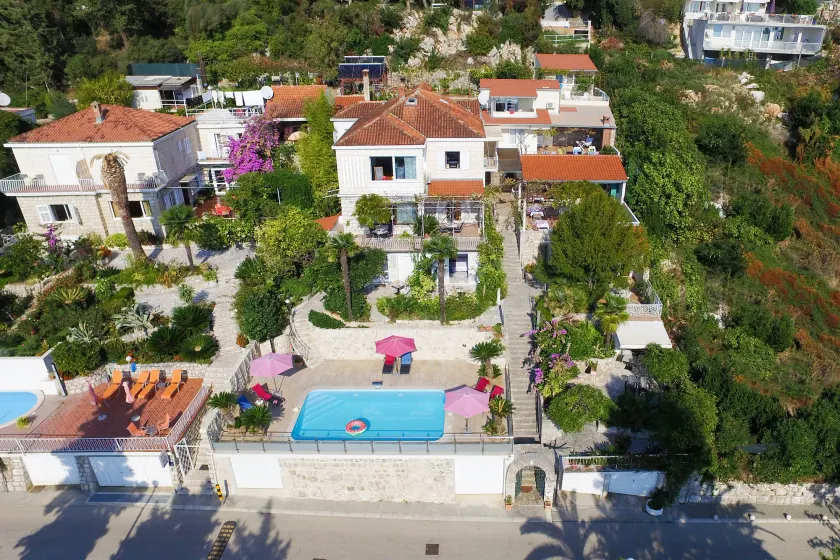 Villa Carmen Rooms & Apartments - Image 1