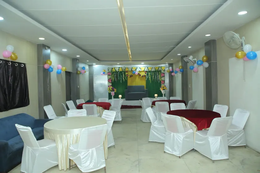 Hotel Viraj Residency - Image 1