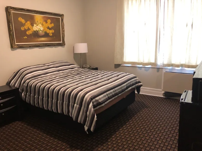 Royal Hotel - Image 1