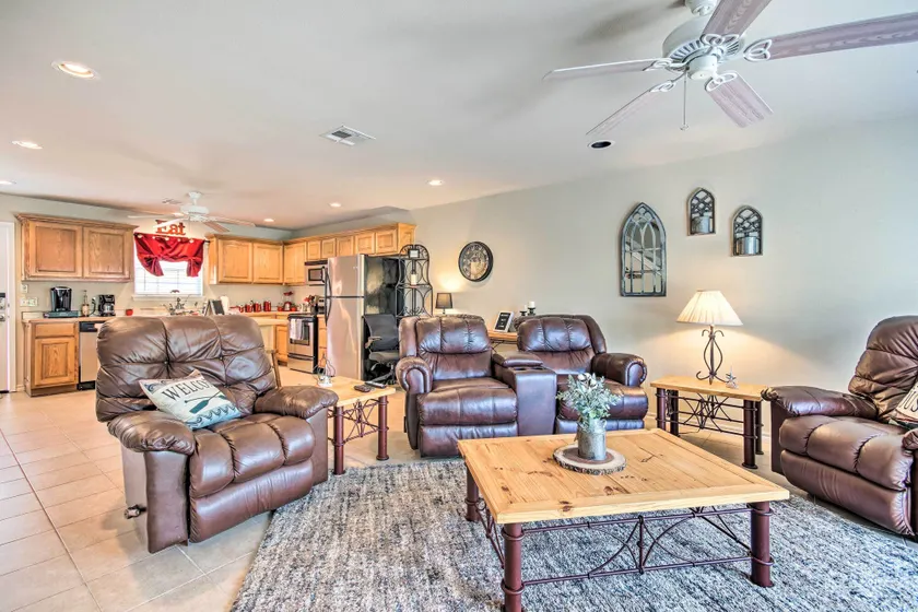 Deck & Lake Access: Cozy Townhome in Eucha - Image 1