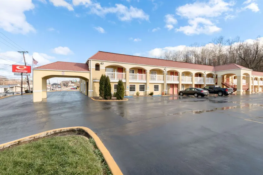 Econo Lodge Huntington - Barboursville University Area - Image 1