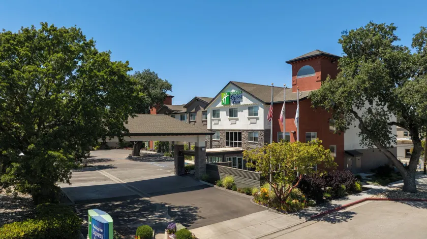 Holiday Inn Express Hotel & Suites - Paso Robles by IHG - Image 1
