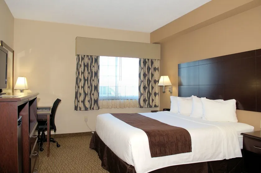 Rock Island Inn & Suites - Image 1