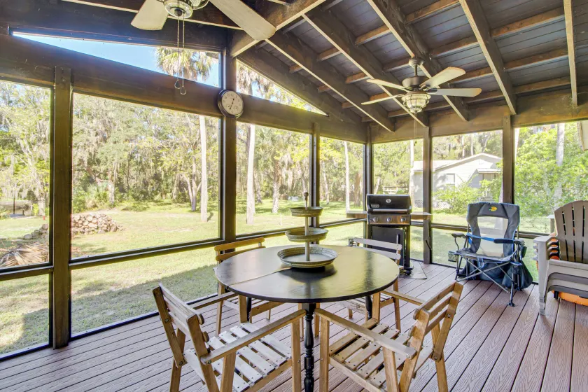 Waterside Angler’s Heaven: Crooked River Fish Camp - Image 1