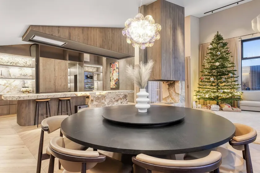 Glamorous & Stylish Getaway! - Image 1