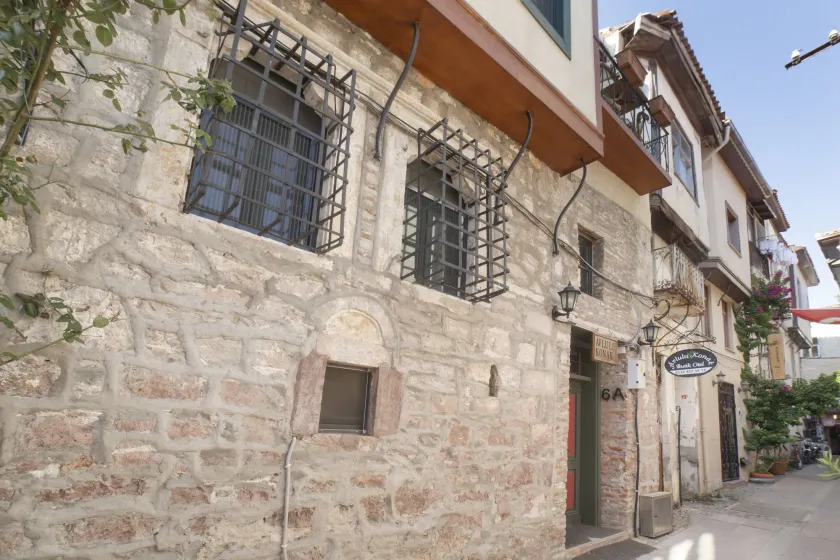 Avlulu Konak - Image 1