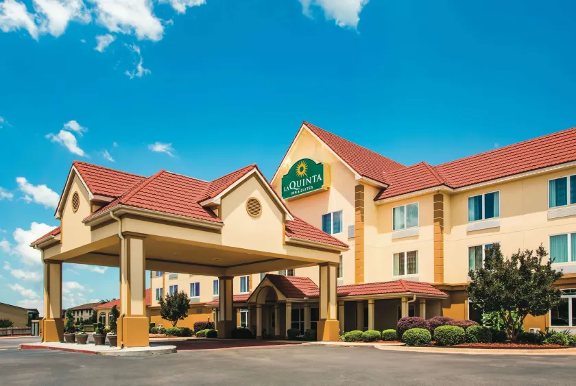 La Quinta by Wyndham Russellville - Image 1
