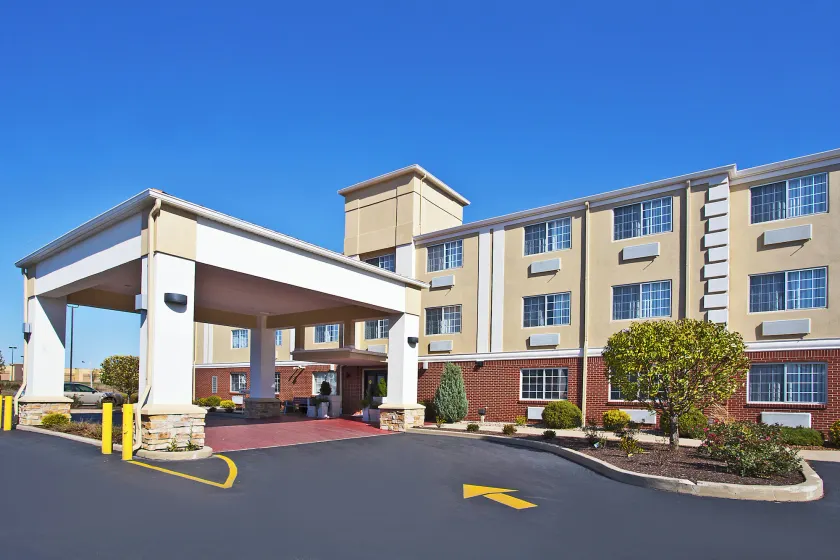 Holiday Inn Express Hotel & Suites Wabash by IHG - Image 1