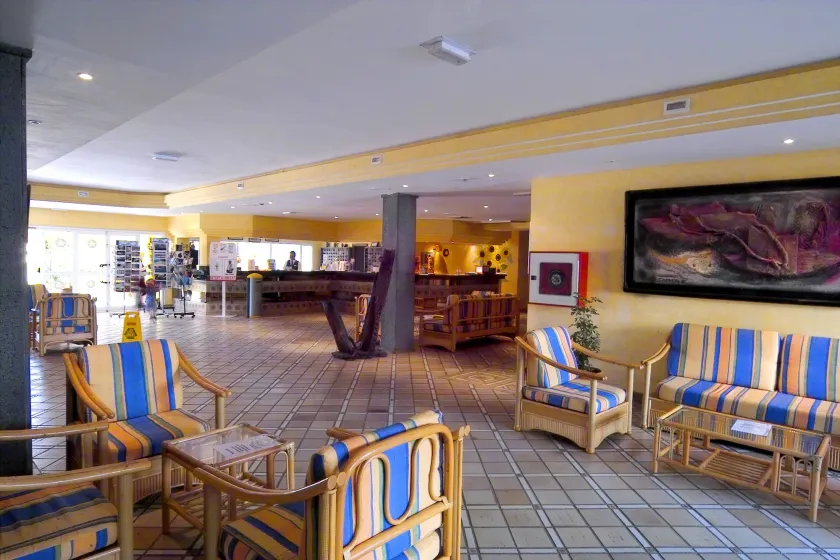 Caleta Garden - Hall