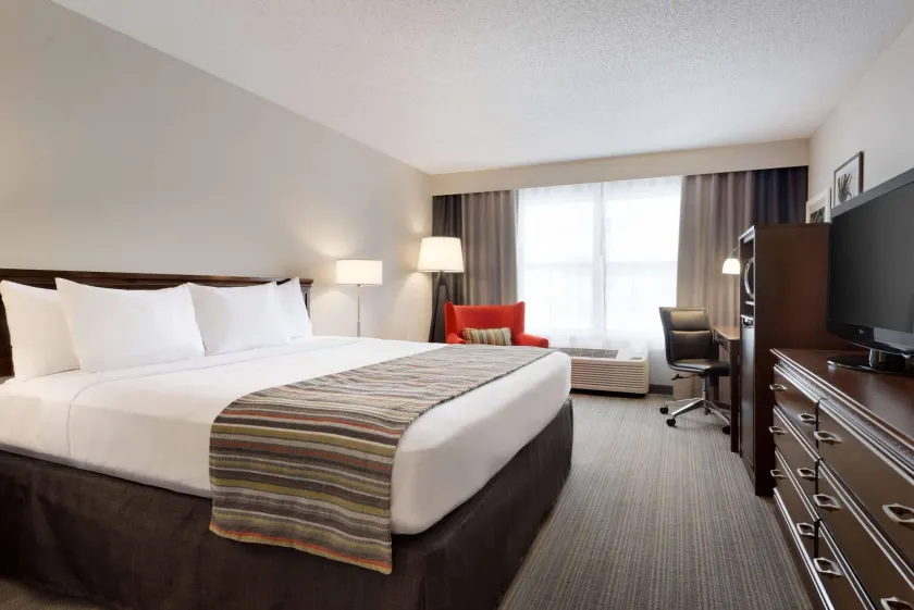 Country Inn & Suites by Radisson, Houghton, MI - Image 1