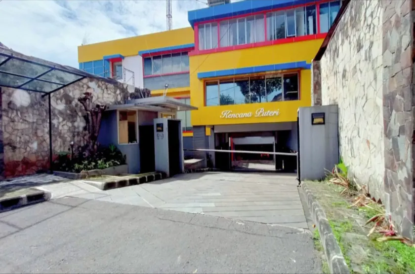 OYO Life 93383 Wisma Kencana Puteri - Image 1
