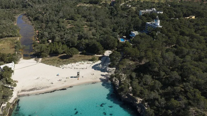 Hotel Playa Mondrago - Image 1