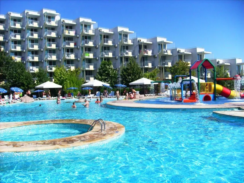 Hotel Laguna Garden - Image 1