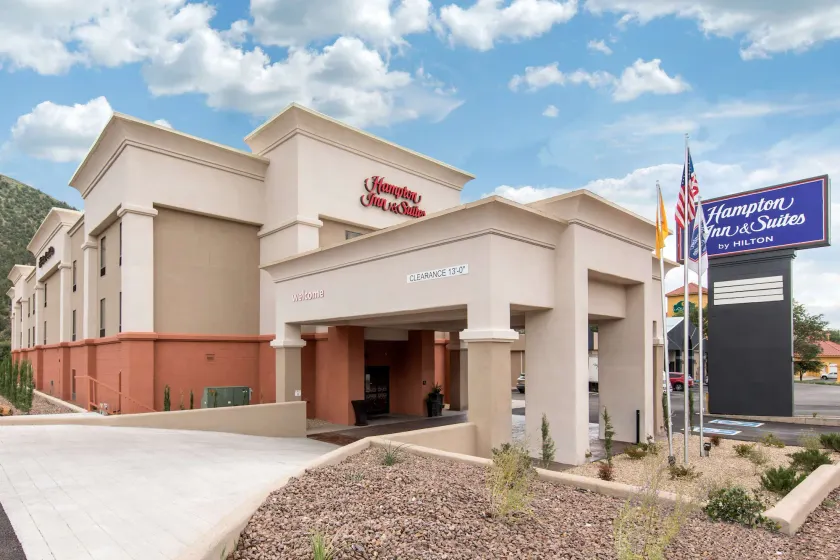 Hampton Inn & Suites Ruidoso Downs - Image 1