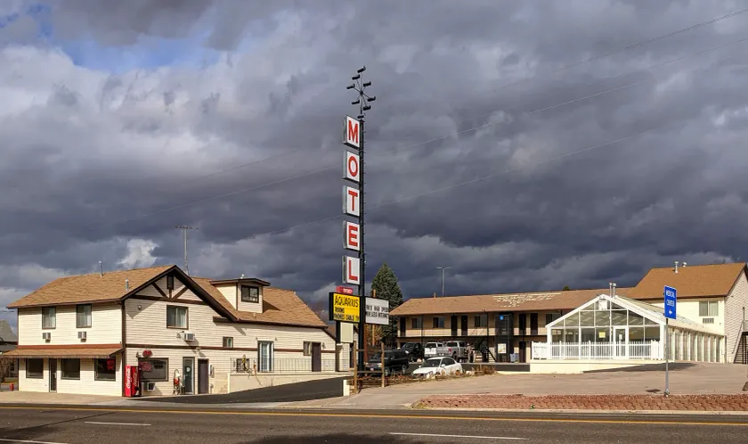Aquarius Inn - Image 1