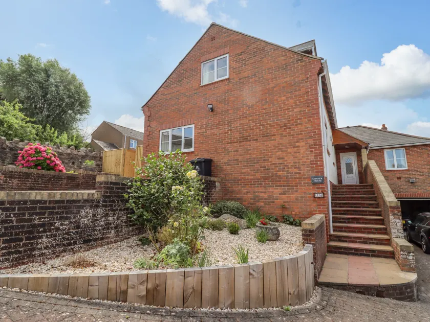 Corner House - Image 1
