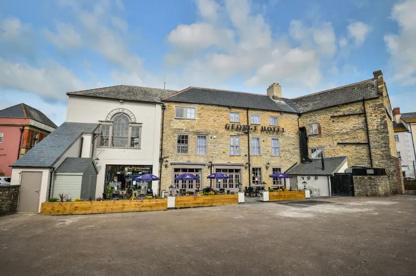The George Hotel - Image 1