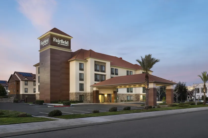 Fairfield by Marriott Inn & Suites Fresno Riverpark - Image 1