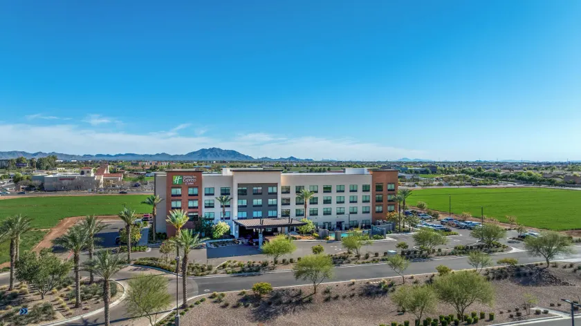 Holiday Inn Express & Suites - Gilbert - Mesa Gateway Airport - Image 1