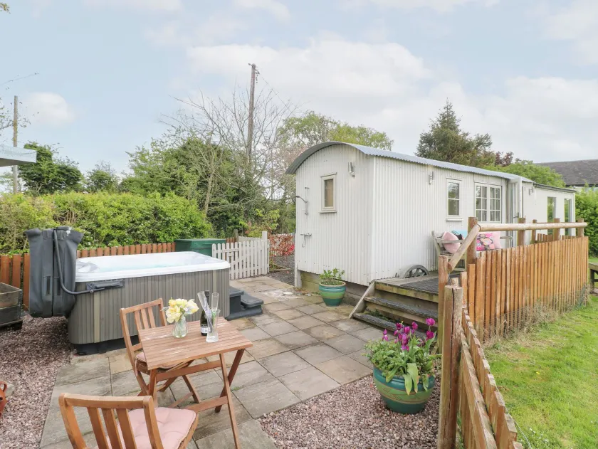 Shepherds Hut - Image 1