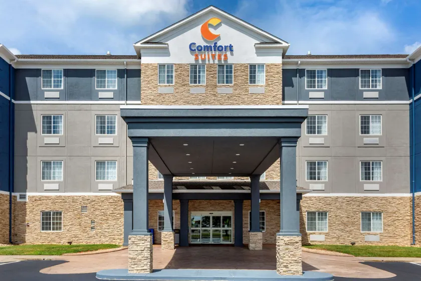 Comfort Suites Clarksville near Governors Square Mall - Image 1