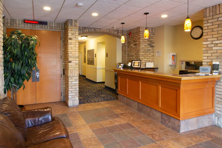 Park West Inn - Lobby