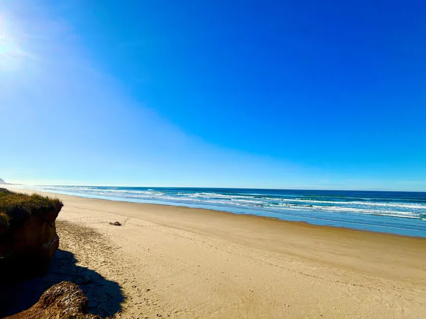 Tillicum Beach Motel - Formerly Deane's Oceanfront Lodge - Image 1