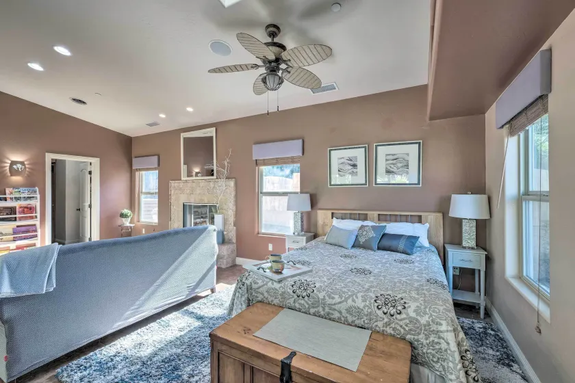 Bright Poway Studio w/ Shared Outdoor Pool! - Room