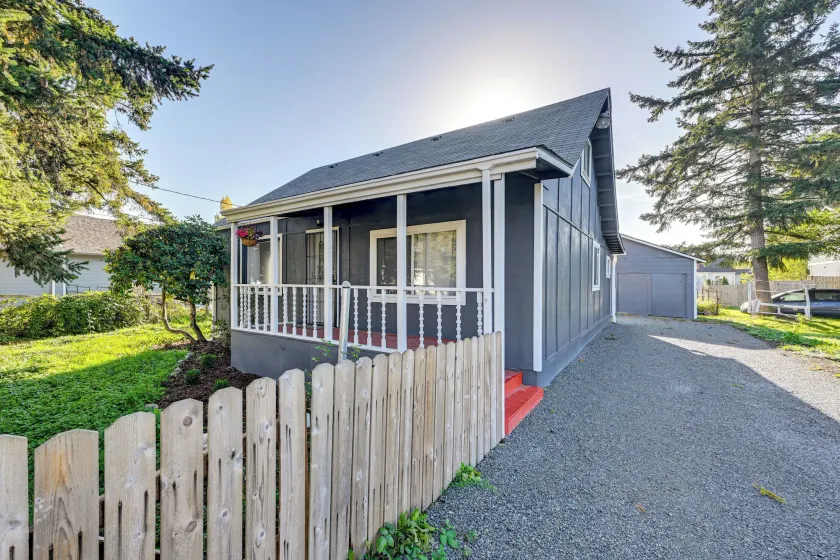 3 Mi to Auburn Station! Commuter-friendly Home - Image 1