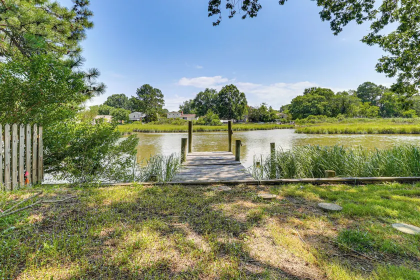 Riverfront Fun: Quiet Home Near Hampton Coastline - Image 1