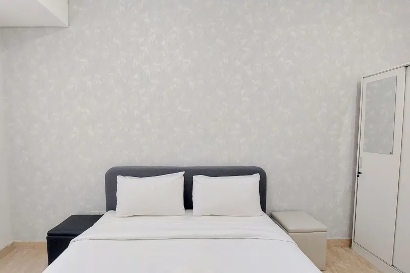 Comfort Stay 1BR at Podomoro City Deli Medan Apartment By Travelio - Room