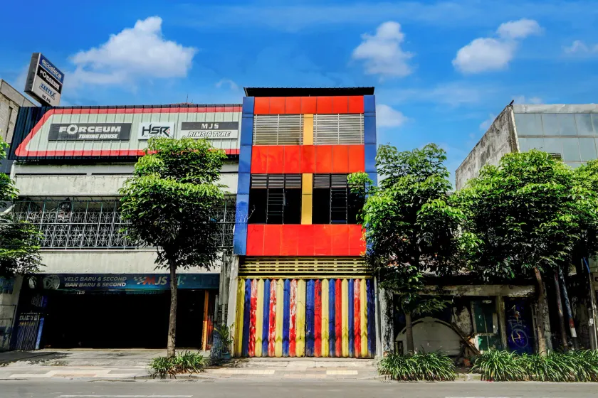Hotel O Surabaya near Universitas Airlangga formerly Kertajaya Residence Surabaya - Image 1