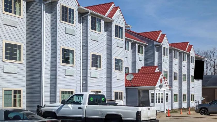 St Clair Inn and Suites - Image 1