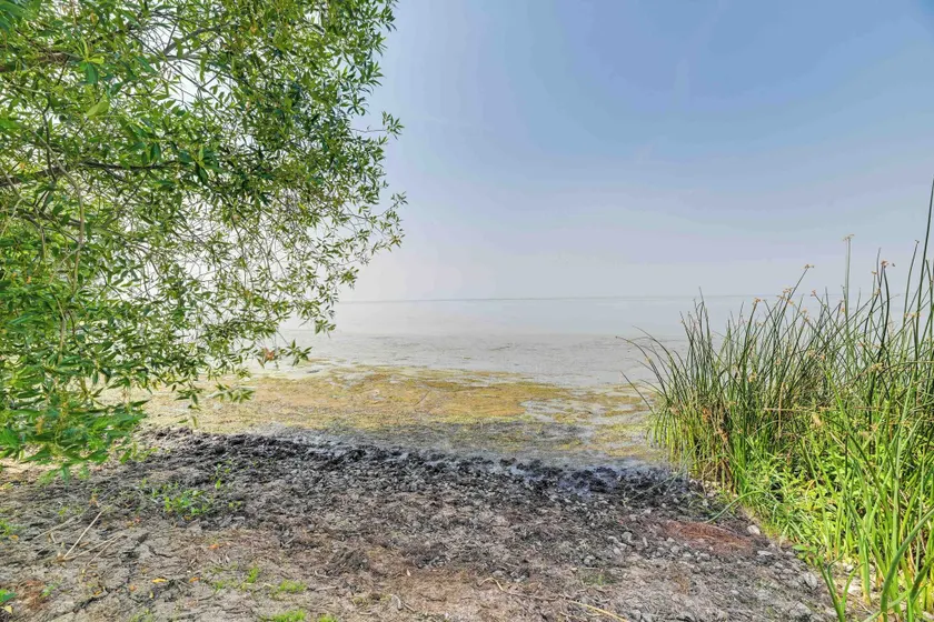 Lakefront Chiloquin Home w/ Scenic Deck! - Interiør
