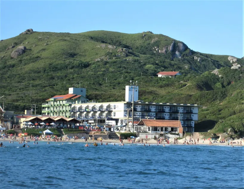 Cris Hotel - Image 1