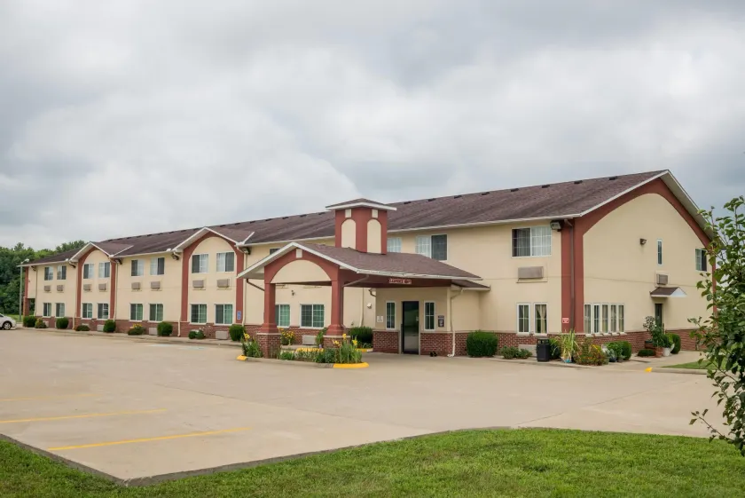 Super 8 by Wyndham Mt. Carmel IL - Image 1