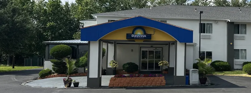 Days Inn by Wyndham Runnemede Philadelphia Area - Image 1